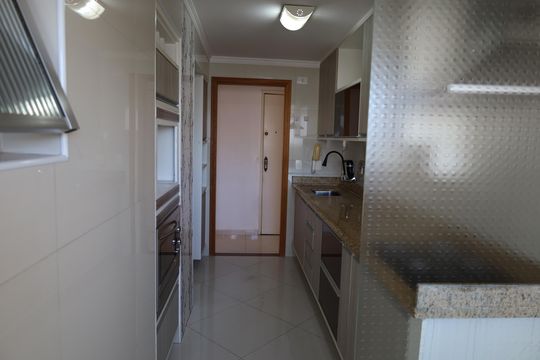 Cozinha de apartamento à venda com 3 quartos, 74m² em Vila Sofia, São Paulo