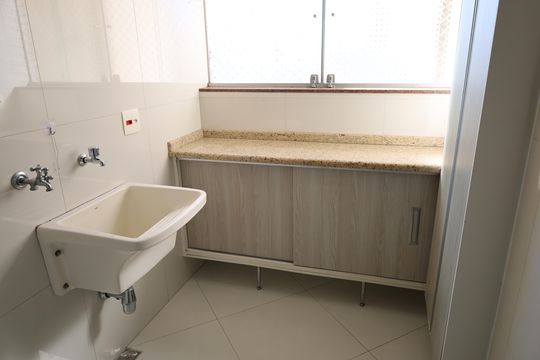 Área de serviço de apartamento à venda com 3 quartos, 74m² em Vila Sofia, São Paulo