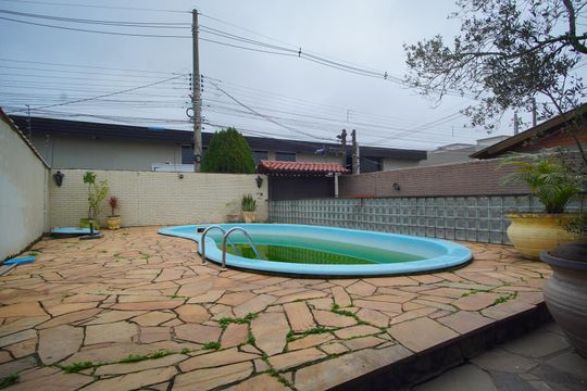 Piscina de casa à venda com 4 quartos, 240m² em Santa Rosa de Lima, Porto Alegre
