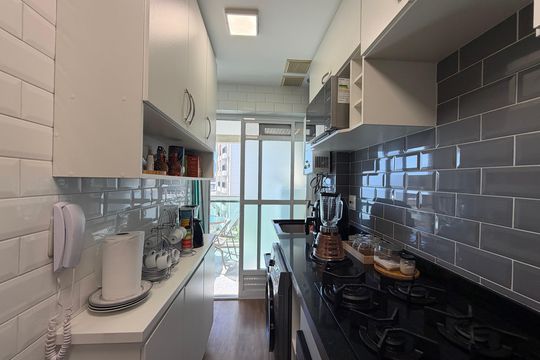 Cozinha  de apartamento à venda com 2 quartos, 58m² em Jacarepaguá, Rio de Janeiro