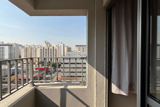 Varanda de kitnet/studio para alugar com 1 quarto, 31m² em Indianópolis, São Paulo