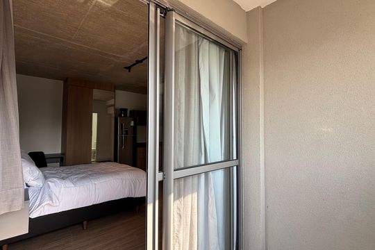 Varanda de kitnet/studio para alugar com 1 quarto, 31m² em Indianópolis, São Paulo