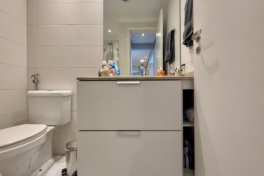 Banheiro  de apartamento à venda com 1 quarto, 45m² em Santo Amaro, São Paulo