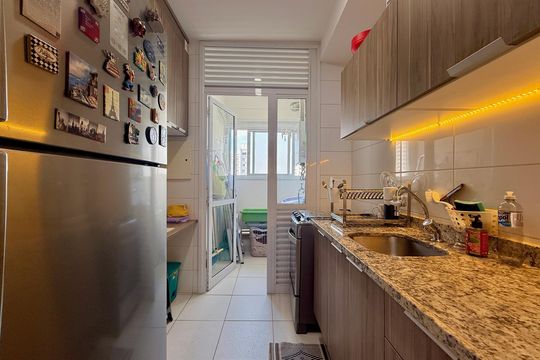 Cozinha  de apartamento à venda com 1 quarto, 45m² em Santo Amaro, São Paulo