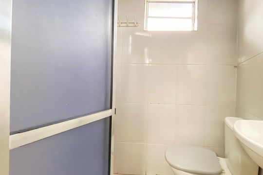 Banheiro  de casa para alugar com 2 quartos, 69m² em Vila Paranagua, São Paulo