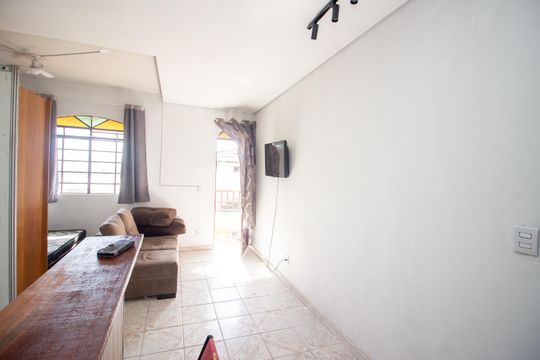 Sala de kitnet/studio para alugar com 1 quarto, 40m² em Jardim Balneario, Contagem