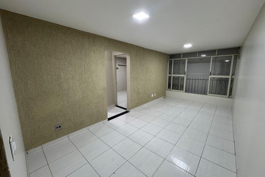 Sala de apartamento à venda com 2 quartos, 69m² em Núcleo Bandeirante, Brasília