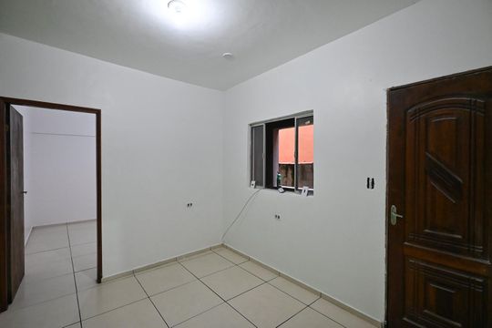 Sala de casa para alugar com 1 quarto, 50m² em Parque das Cigarreiras, Taboão da Serra
