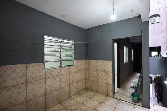 Entrada de casa para alugar com 1 quarto, 50m² em Parque das Cigarreiras, Taboão da Serra