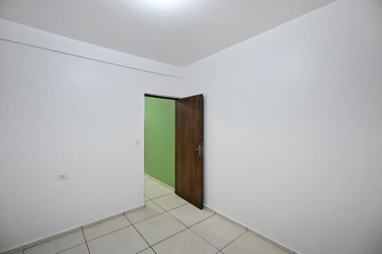 Quarto de casa para alugar com 1 quarto, 50m² em Parque das Cigarreiras, Taboão da Serra