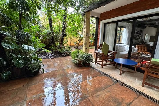 Casa de Condomínio para alugar com 4 quartos, 458m² em Jardim Cordeiro, São Paulo