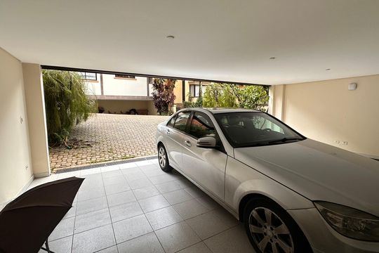 Casa de Condomínio para alugar com 4 quartos, 458m² em Jardim Cordeiro, São Paulo