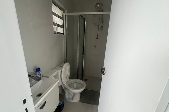 Banheiro de serviço de casa à venda com 3 quartos, 210m² em Parada Inglesa, São Paulo