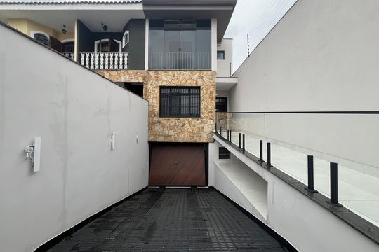 Fachada de casa à venda com 3 quartos, 210m² em Parada Inglesa, São Paulo