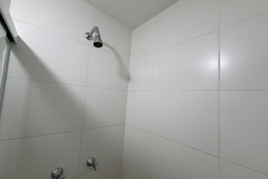 Banheiro de apartamento para alugar com 2 quartos, 65m² em Santo Amaro, São Paulo