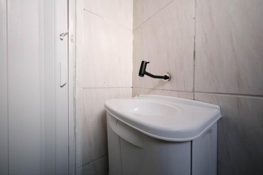 Banheiro de casa para alugar com 2 quartos, 50m² em Burgo Paulista, São Paulo