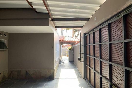 Casa à venda com 4 quartos, 280m² em Campo Grande, São Paulo