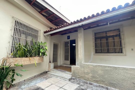 Fachada de casa à venda com 3 quartos, 120m² em Andaraí, Rio de Janeiro