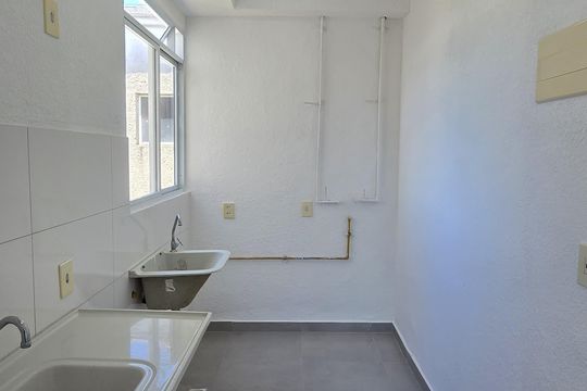 Área de serviço de apartamento para alugar com 2 quartos, 45m² em Santa Cruz, Rio de Janeiro