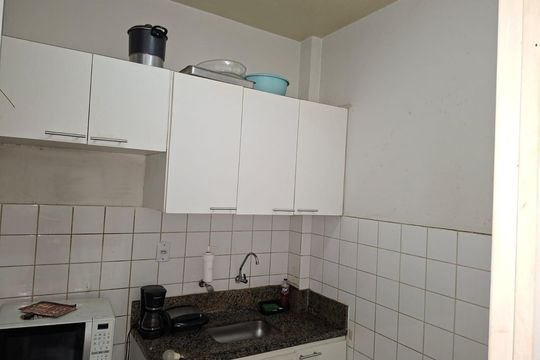 Cozinha de apartamento à venda com 2 quartos, 48m² em Heliópolis, Belo Horizonte