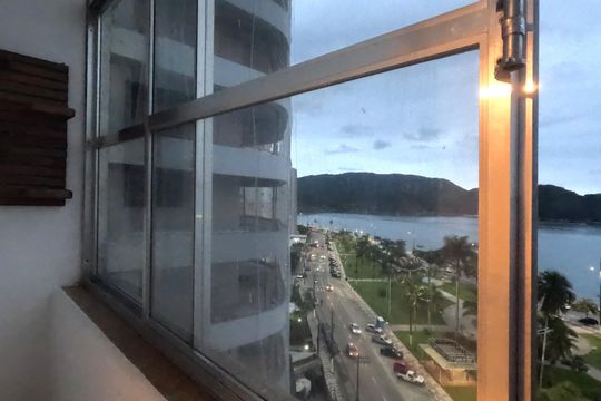 Varanda do Quarto 1 e do Quarto 2 de apartamento para alugar com 2 quartos, 80m² em Ponta da Praia, Santos