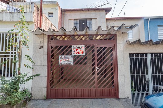 Fachada de casa para alugar com 2 quartos, 120m² em Parque Fongaro, São Paulo