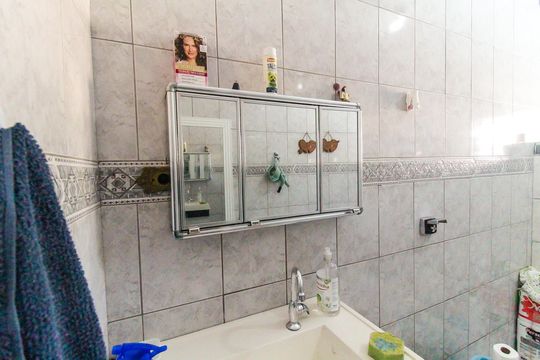 Banheiro de casa para alugar com 3 quartos, 100m² em Parque Sevilha, São Paulo