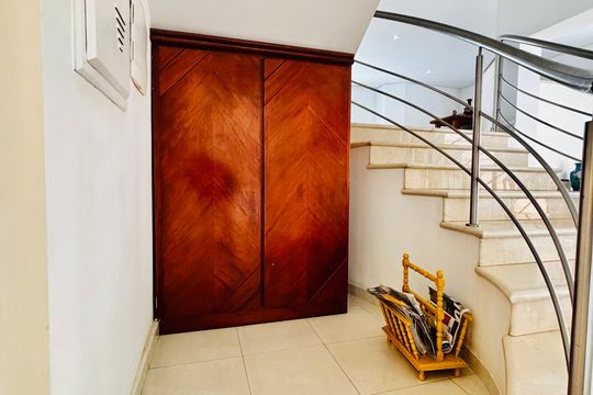 Hall de casa à venda com 4 quartos, 570m² em Alphaville Residencial Um, Barueri