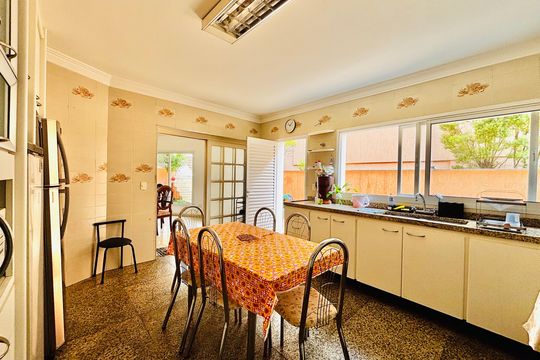 Cozinha de casa à venda com 4 quartos, 570m² em Alphaville Residencial Um, Barueri