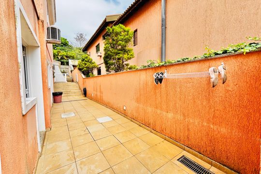Área externa de casa à venda com 4 quartos, 570m² em Alphaville Residencial Um, Barueri