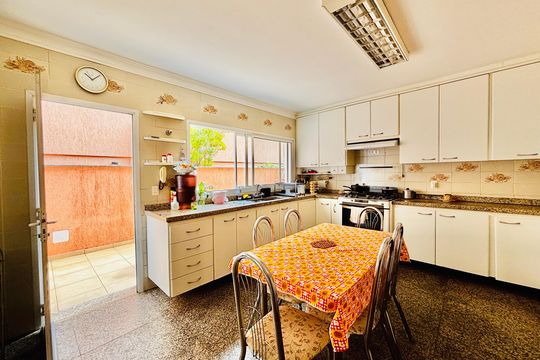 Cozinha de casa à venda com 4 quartos, 570m² em Alphaville Residencial Um, Barueri