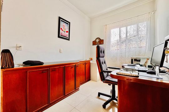 Escritório de casa à venda com 4 quartos, 570m² em Alphaville Residencial Um, Barueri