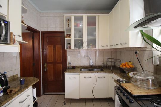 Cozinha de apartamento à venda com 3 quartos, 137m² em Santana, Porto Alegre