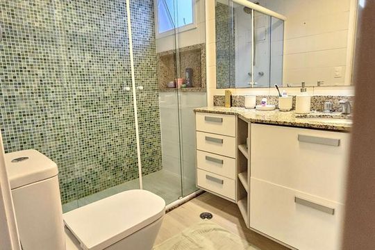 Banheiro de apartamento à venda com 3 quartos, 136m² em Jardim Arpoador, São Paulo