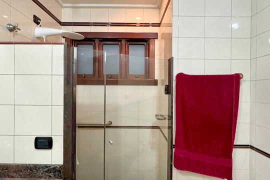 Banheiro da Suíte de casa à venda com 3 quartos, 580m² em Alto de Pinheiros, São Paulo