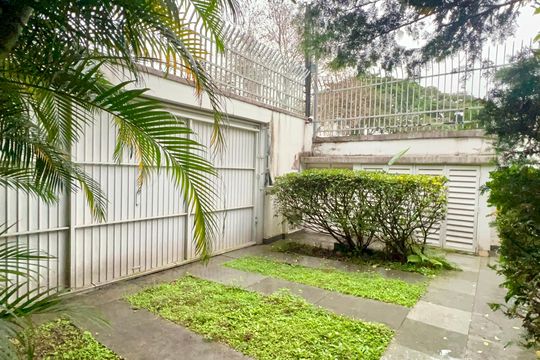 Garagem de casa à venda com 3 quartos, 580m² em Alto de Pinheiros, São Paulo