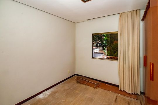 Casa para alugar com 3 quartos, 200m² em Planalto, Belo Horizonte