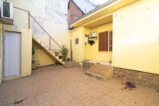 Quintal de casa à venda com 4 quartos, 360m² em Partenon, Porto Alegre