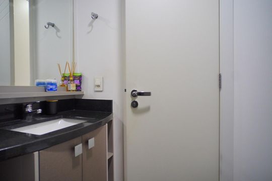 Banheiro  de kitnet/studio para alugar com 1 quarto, 38m² em Bela Vista, Porto Alegre