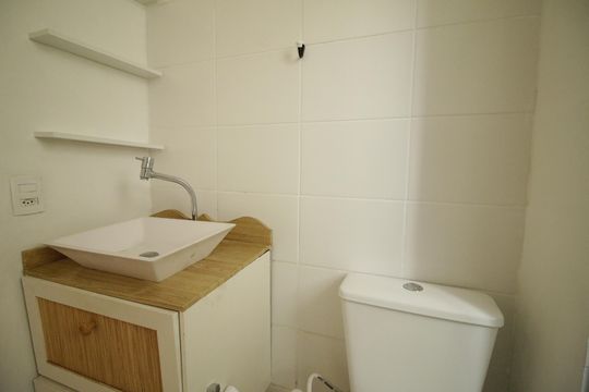 Banheiro social de apartamento à venda com 2 quartos, 60m² em Camorim, Rio de Janeiro
