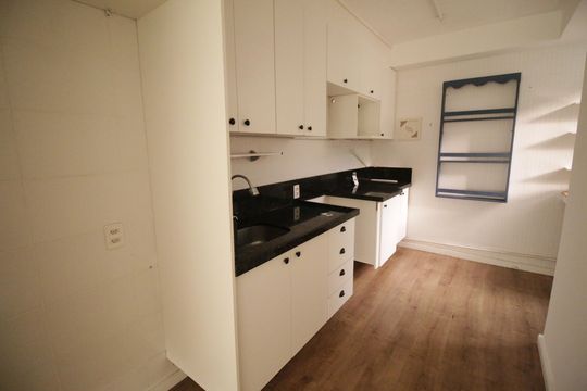 Cozinha de apartamento à venda com 2 quartos, 60m² em Camorim, Rio de Janeiro