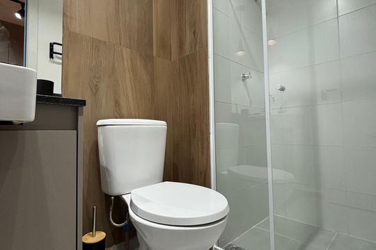 Banheiro de kitnet/studio para alugar com 1 quarto, 25m² em Vila Olímpia, São Paulo