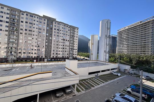 Vista de apartamento à venda com 2 quartos, 48m² em Barra da Tijuca, Rio de Janeiro