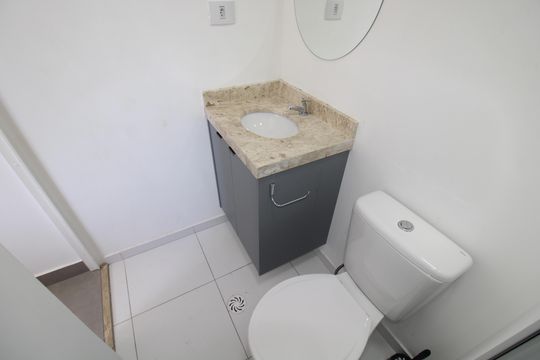 Banheiro de kitnet/studio para alugar com 1 quarto, 25m² em Santana, São Paulo