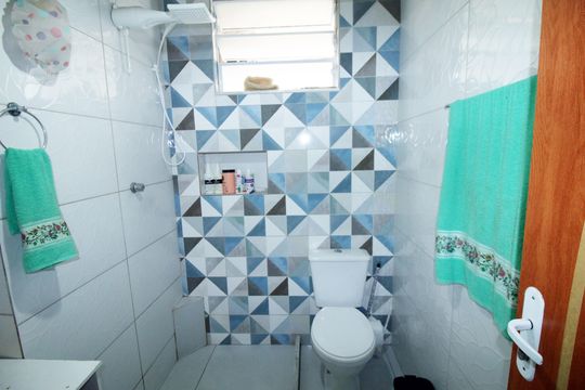 Banheiro de apartamento à venda com 2 quartos, 95m² em Olaria, Rio de Janeiro