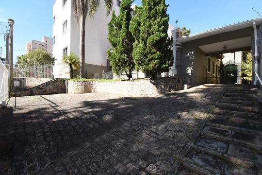 Área externa de casa para alugar com 5 quartos, 420m² em Centro, Curitiba