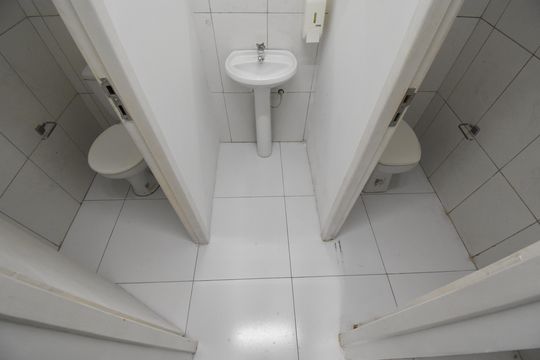 Banheiro 2 de casa para alugar com 5 quartos, 420m² em Centro, Curitiba