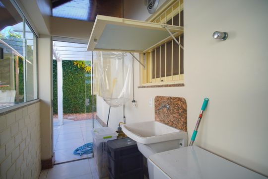 Área de Serviço de casa para alugar com 3 quartos, 250m² em São José, Sapucaia do Sul