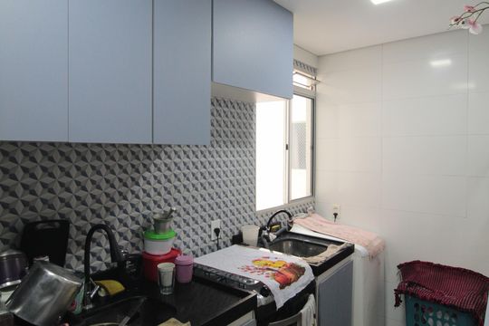 Cozinha e Área de Serviço de apartamento para alugar com 2 quartos, 45m² em Santa Amelia, Belo Horizonte