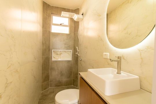 Banheiro Social de apartamento à venda com 2 quartos, 46m² em Tingui, Curitiba